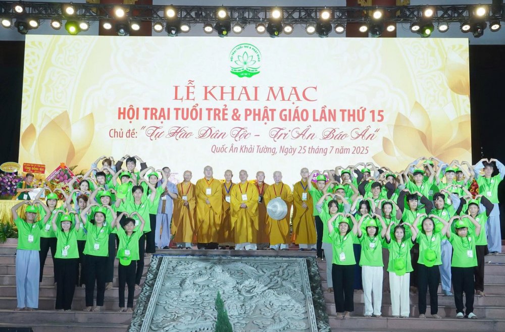 3.000 bạn trẻ bồi dưỡng lý tưởng sống cao đẹp, tri ân tiền nhân