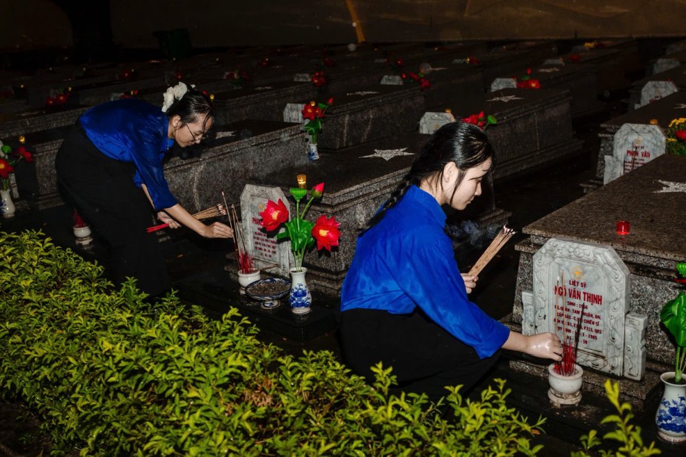 Tuổi trẻ Đà Nẵng thắp nến tri ân các Anh hùng liệt sĩ