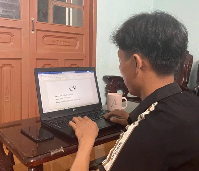 Tốt nghiệp ĐH nhưng viết không được hồ sơ xin việc?: Nhiều CV giống nhau đến mức vô hồn