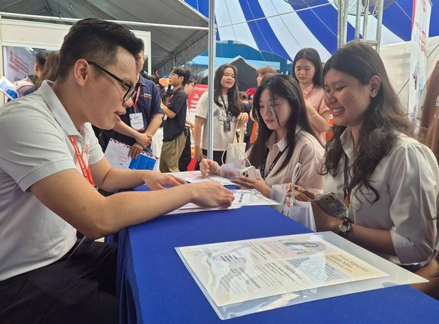 Tốt nghiệp đại học nhưng viết không được hồ sơ xin việc?: Viết ngắn nhưng... chất