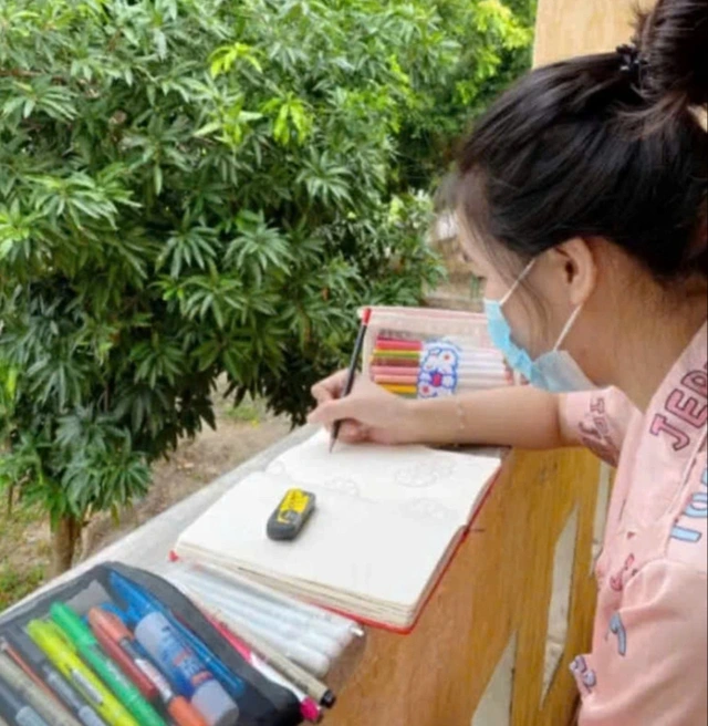 Có những người trẻ vẫn thường xuyên viết thư tay cho nhau