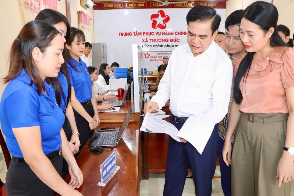 Thanh niên sáng tạo đưa 'trợ lý số' về làng