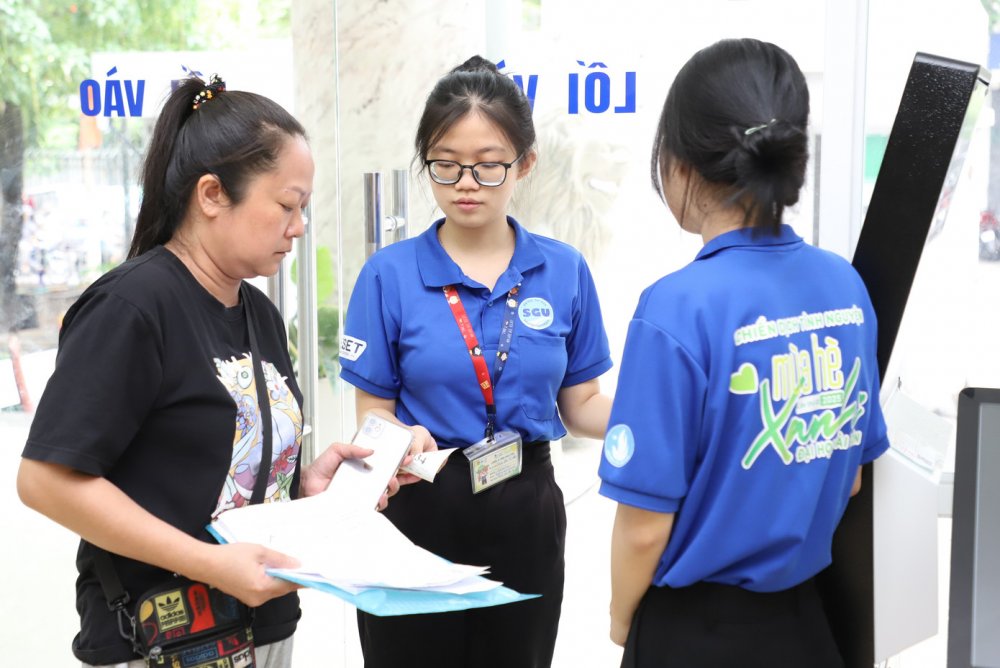 Điều ý nghĩa với nữ sinh đi về 70km mỗi ngày hỗ trợ phường mới