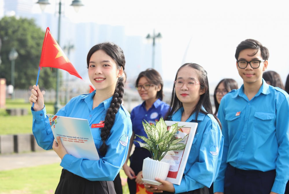 Tuổi trẻ TPHCM chào cờ 'Tôi yêu Tổ quốc tôi' mừng Quốc khánh, chung sức chăm lo an sinh xã hội