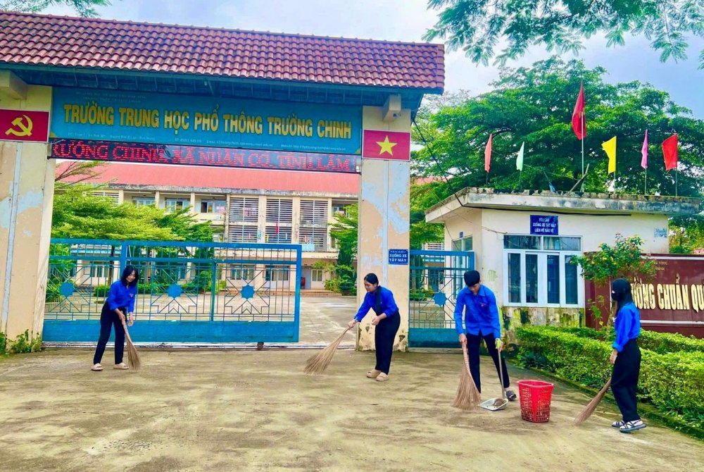 Bạn trẻ Lâm Đồng xuống đường vì môi trường xanh