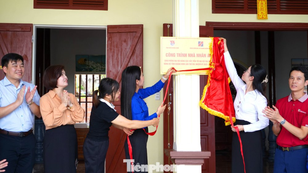 Tỉnh Đoàn Quảng Ninh gắn biển 'Nhà nhân ái', lan tỏa phong trào 'Bình dân học vụ số'