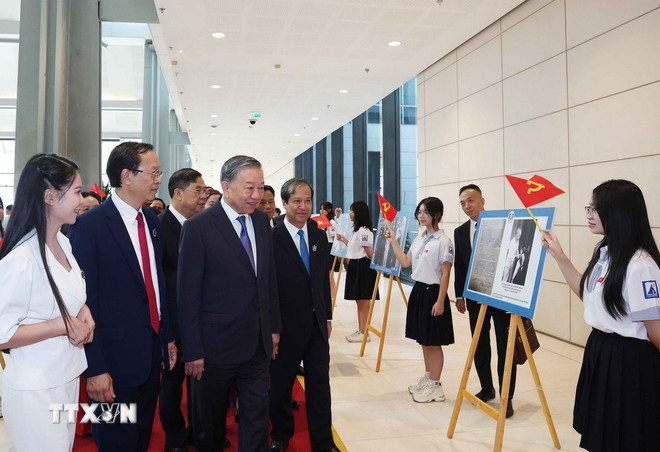 Tổng Bí thư Tô Lâm: Không áp đặt những chuẩn mực cũ cho nền giáo dục hiện đại