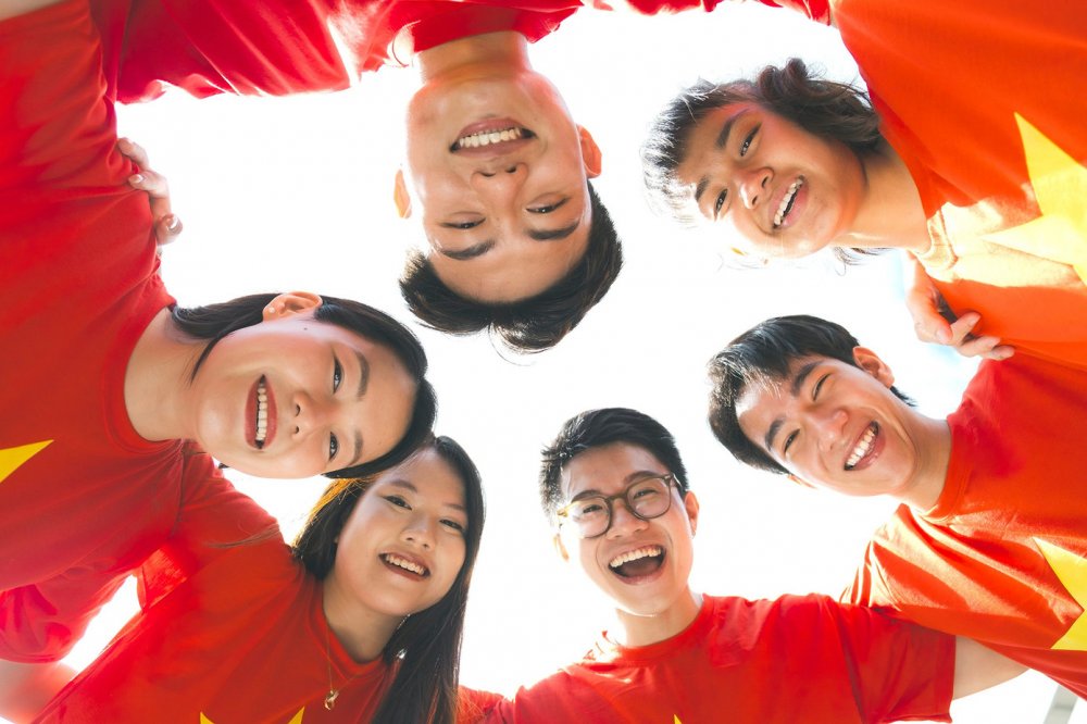 Đại biểu Tàu thanh niên Đông Nam Á - Nhật Bản rạng rỡ sắc áo cờ đỏ sao vàng