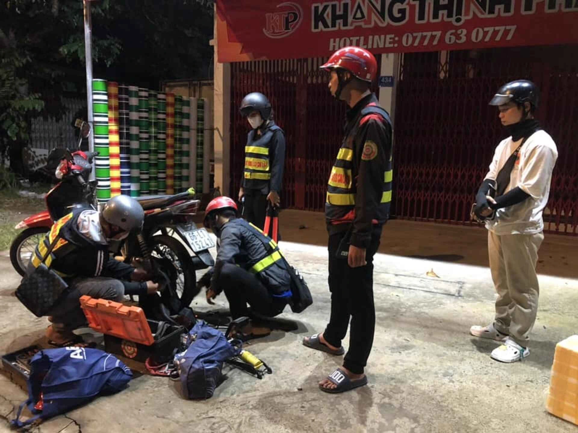Rong ruổi mỗi đêm để giúp người
