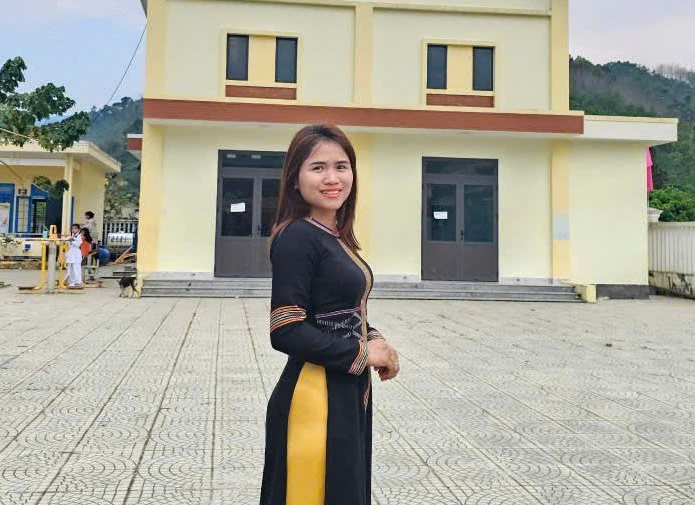 Cô giáo âm nhạc gieo yêu thương đến học trò Cơ Tu