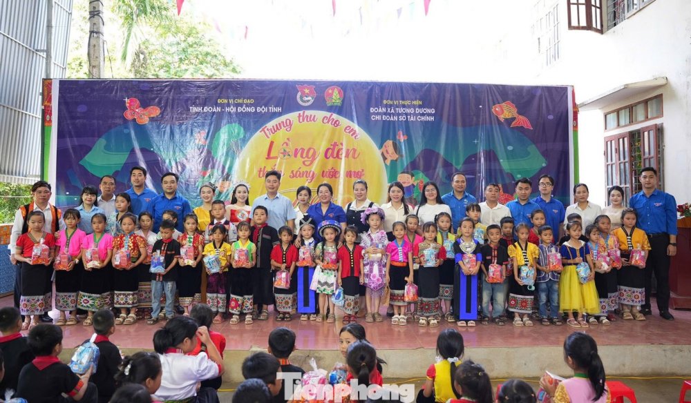 Mùa trăng tròn yêu thương cho trẻ vùng cao