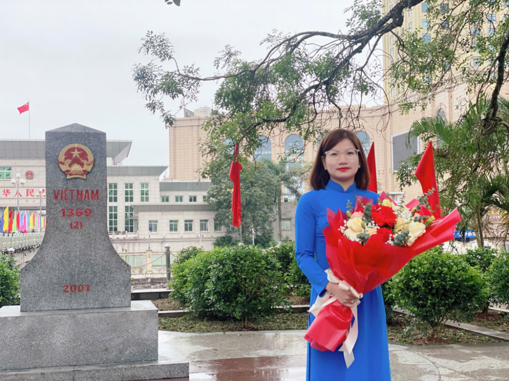Cô giáo vùng biên giữ lửa bục giảng, thắp sáng phong trào Đoàn