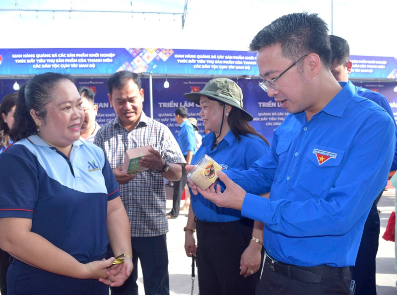 Nhiều gian hàng khởi nghiệp thanh niên dân tộc thiểu số hội tụ về An Giang