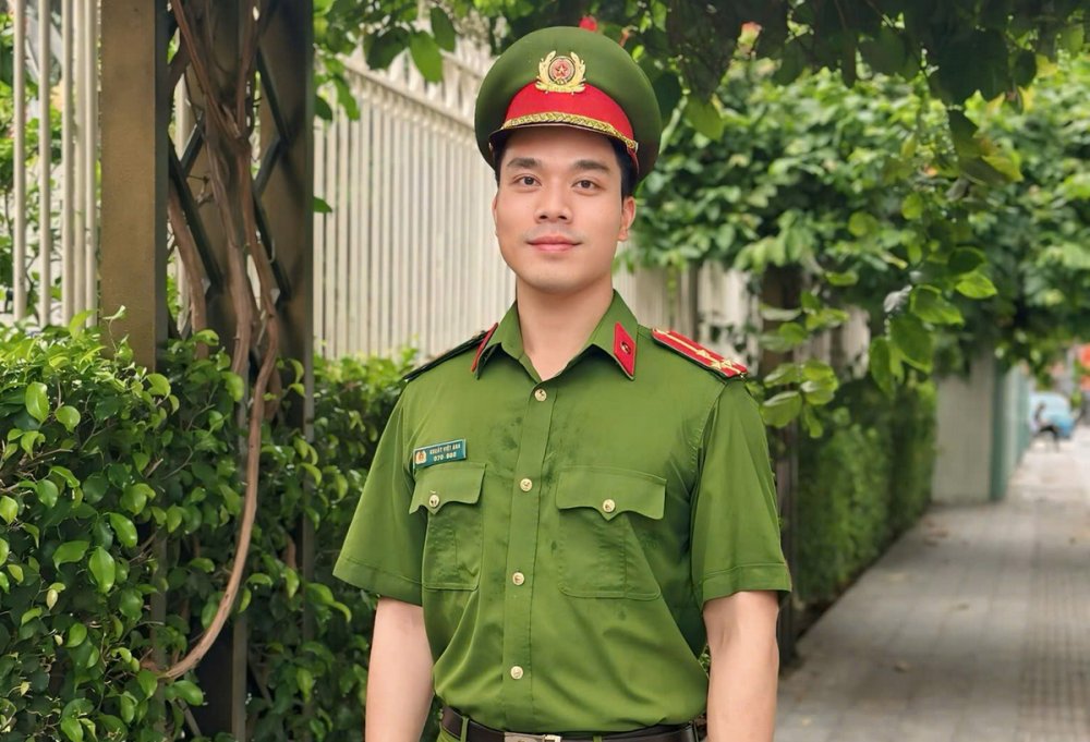 Chiến sĩ trẻ gieo mầm tri thức trên dãy Trường Sơn