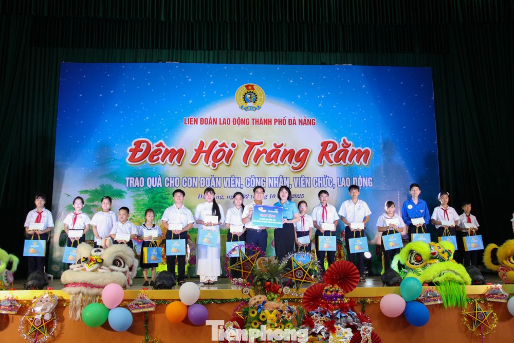 Gần 1 tỷ đồng mang Trung thu đến với con công nhân khó khăn ở Đà Nẵng