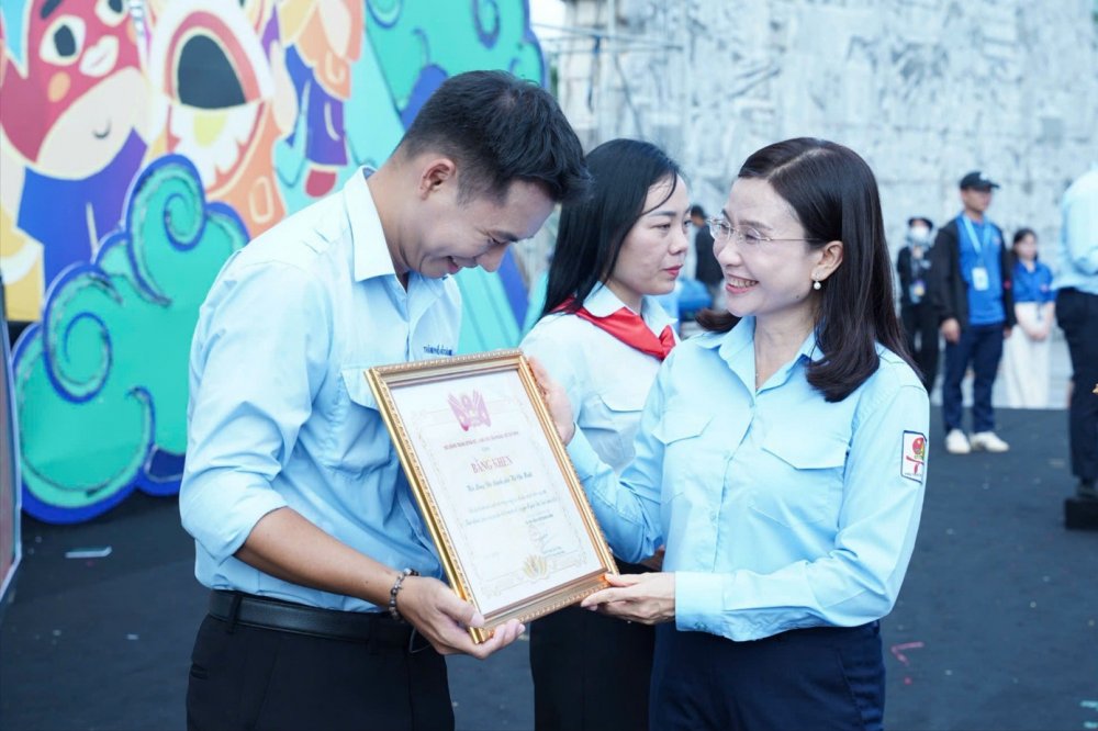 Trao giải thưởng các cuộc thi, sân chơi yêu nước của thiếu nhi