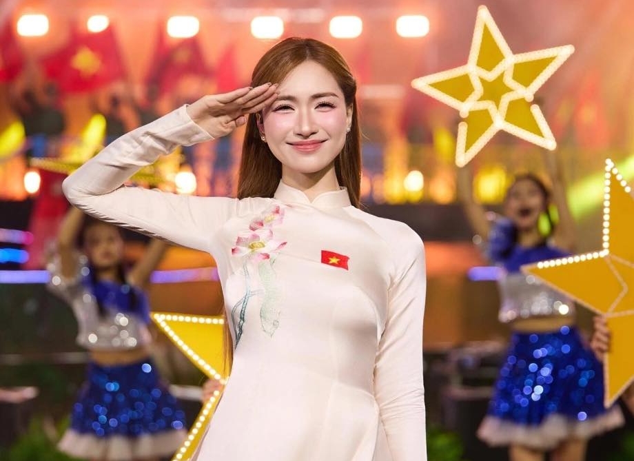 Ca sĩ Hòa Minzy được trao Giải thưởng Thanh niên sống đẹp năm 2025