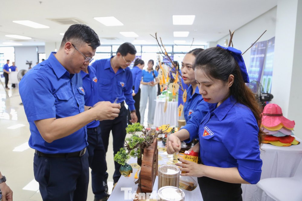 Tuổi trẻ Đà Nẵng sôi động tranh tài livestream chợ phiên OCOP, sáng tạo sản phẩm AI