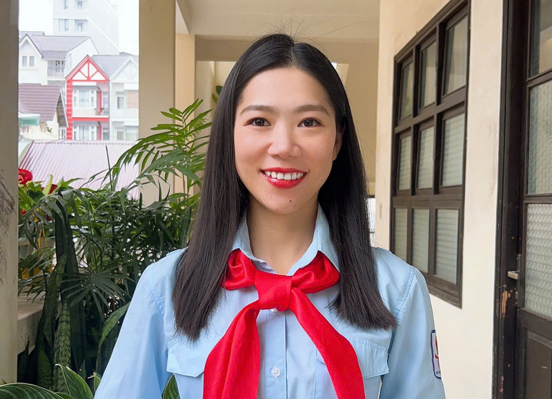 Cô giáo trẻ say mê công tác Đội