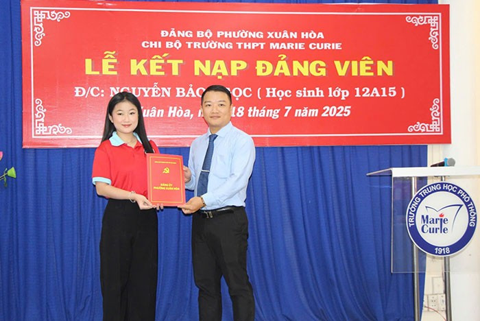Đảng viên tuổi 18