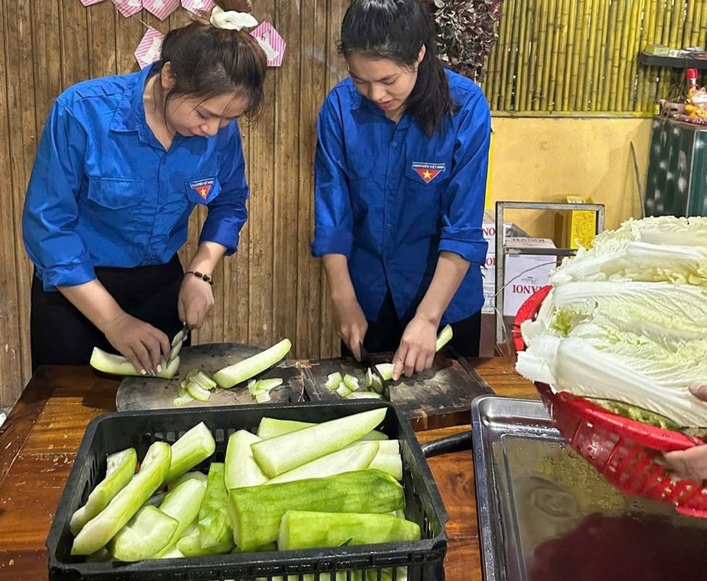 Bữa cơm yêu thương gửi tới người dân vùng lũ Cao Bằng