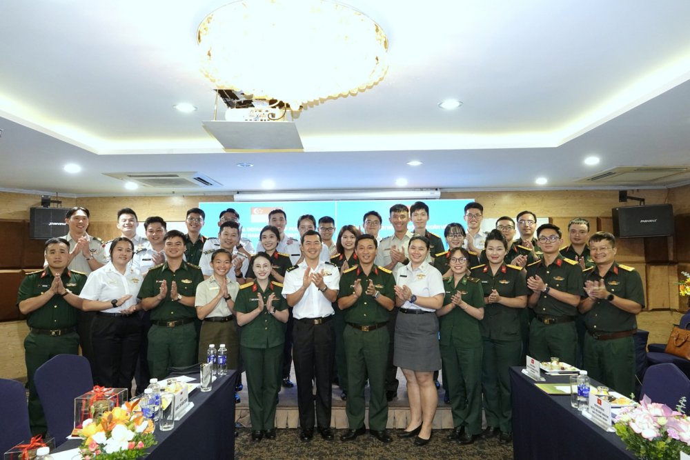Sĩ quan trẻ Singapore đến Việt Nam kết nối tình bạn