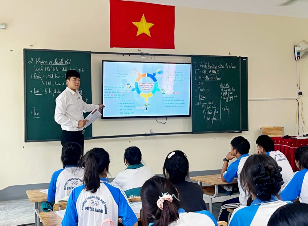 Thầy giáo trẻ với nhiều sáng kiến giảng dạy học sinh miền núi