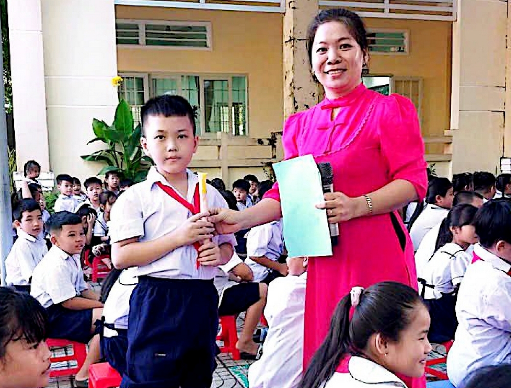 Ngọn đèn không tắt trên bục giảng vùng biên
