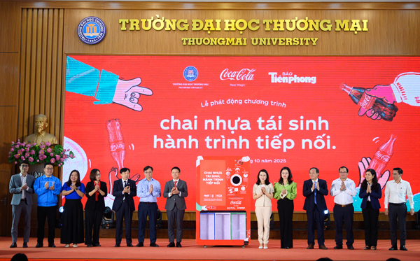 Người trẻ viết tiếp hành trình sống xanh từ chai nhựa