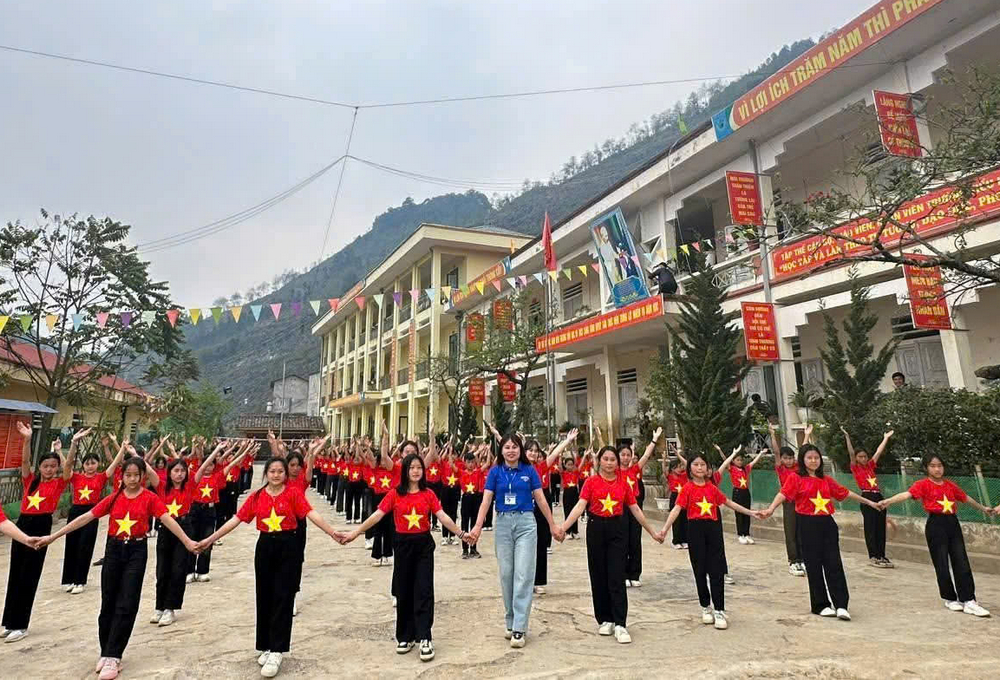16 năm truyền lửa yêu thương trên cao nguyên đá