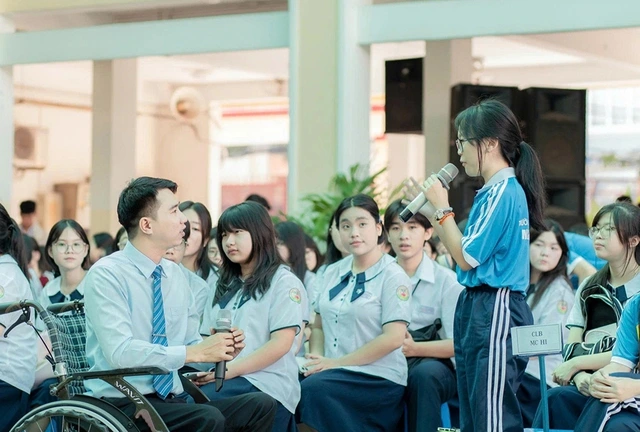 Giúp học sinh thể hiện tình yêu thương