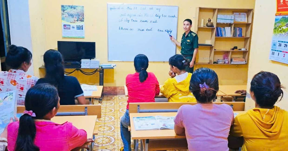 Lớp học “đặc biệt” ở làng Khôn