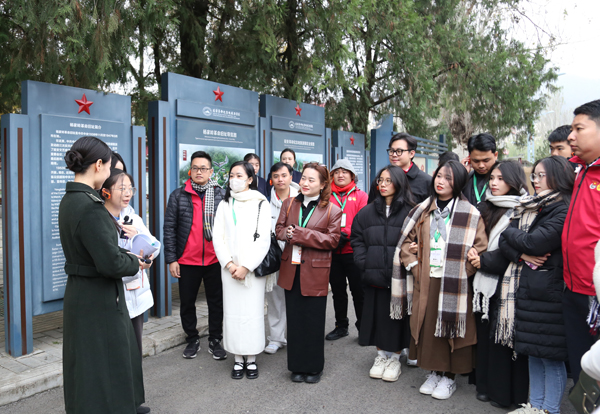 Thanh niên Việt Nam tìm hiểu dấu chân Chủ tịch Hồ Chí Minh tại Diên An, Thiểm Tây