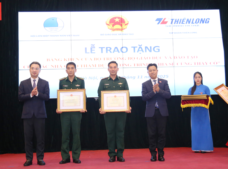 Lãnh đạo Bộ Giáo dục và Đào tạo gặp mặt 80 gương thầy cô giáo chương trình “Chia sẻ cùng thầy cô” năm 2025