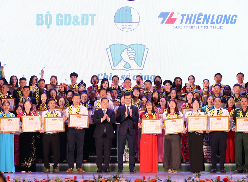 “Chia sẻ cùng thầy cô” năm 2025: Vinh danh 80 thầy cô giáo tiêu biểu đang công tác tại các xã, phường, đặc khu vùng biên giới