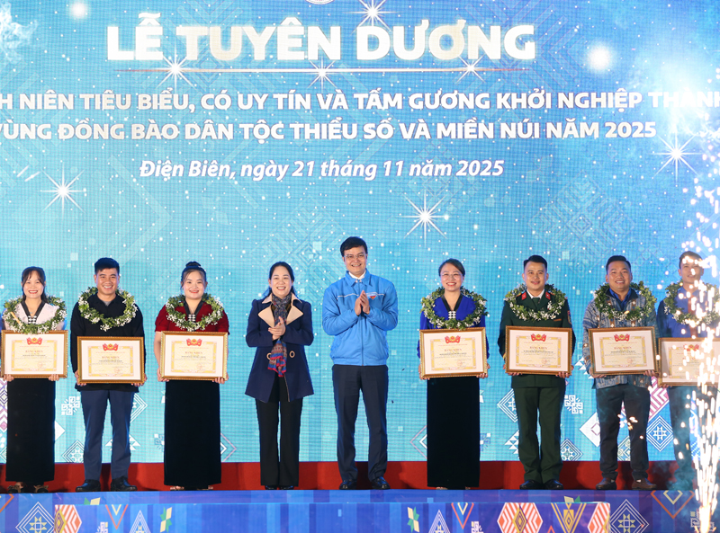 Tuyên dương 36 gương thanh niên dân tộc thiểu số, người có uy tín và tấm gương khởi nghiệp thành công