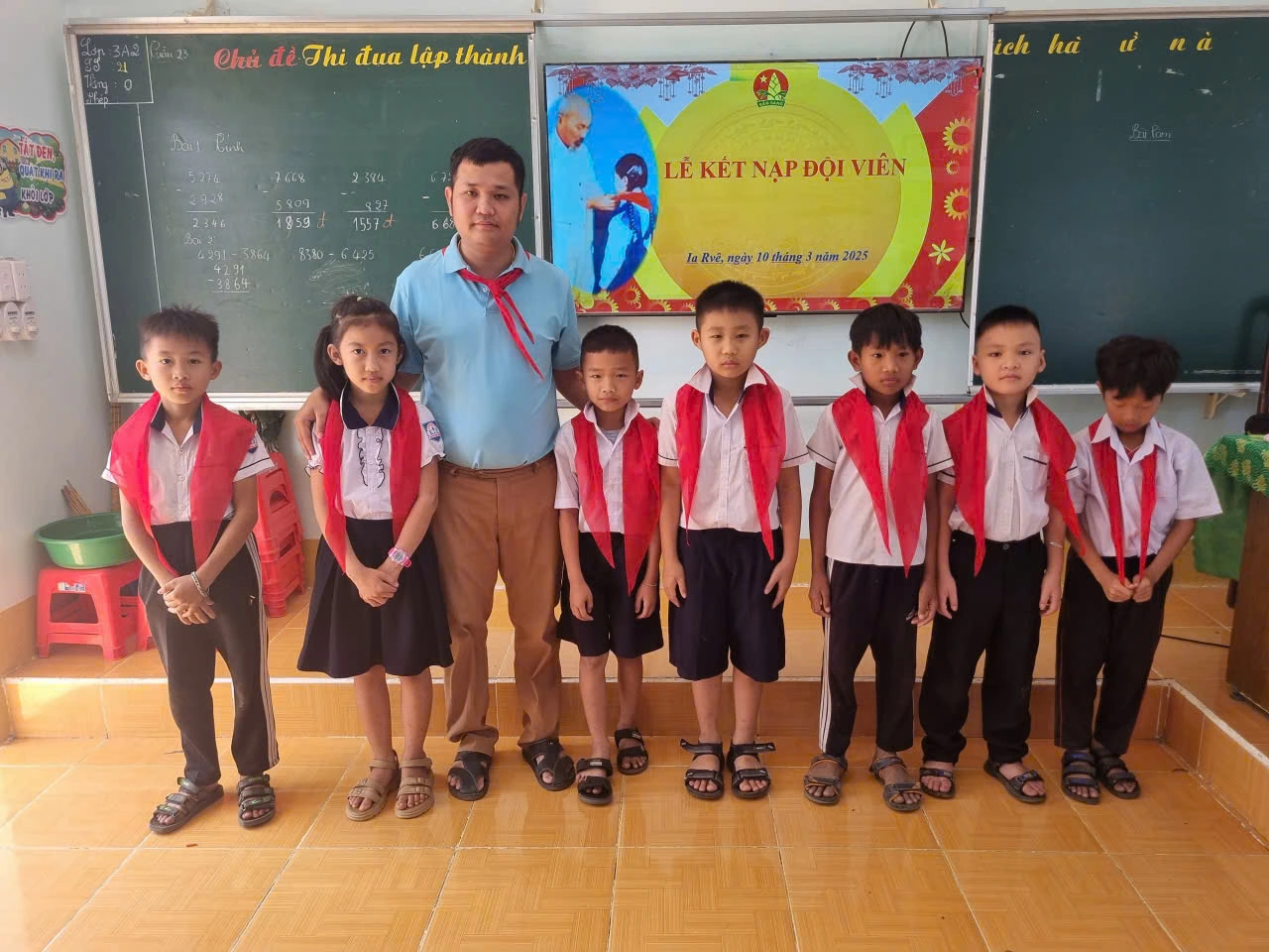 Thầy giáo hơn 14 năm 'tiếp sức đường dài' cho học trò vùng biên