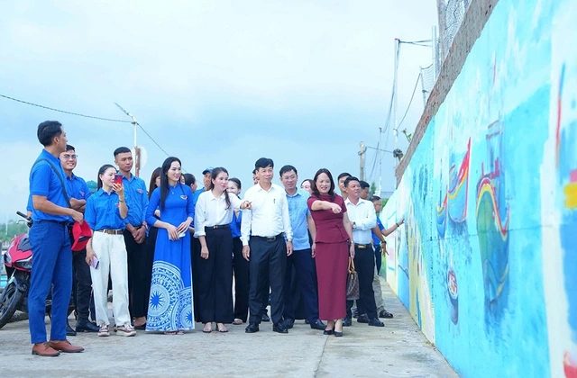 Hồi sinh làng biển bên cửa sông Dinh