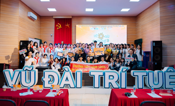 Sôi động cuộc thi “Vũ Đài Trí Tuệ – Thái Nguyên’s High School Battle” tại Thái Nguyên