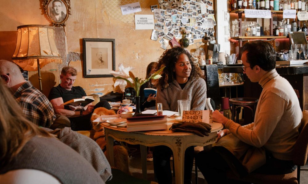  Người trẻ 'tháo chạy' khỏi điện thoại