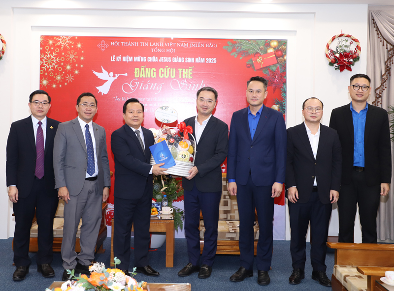 Anh Nguyễn Tường Lâm chúc mừng mùa Giáng sinh an lành tới thanh niên, đồng báo tôn giáo năm 2025