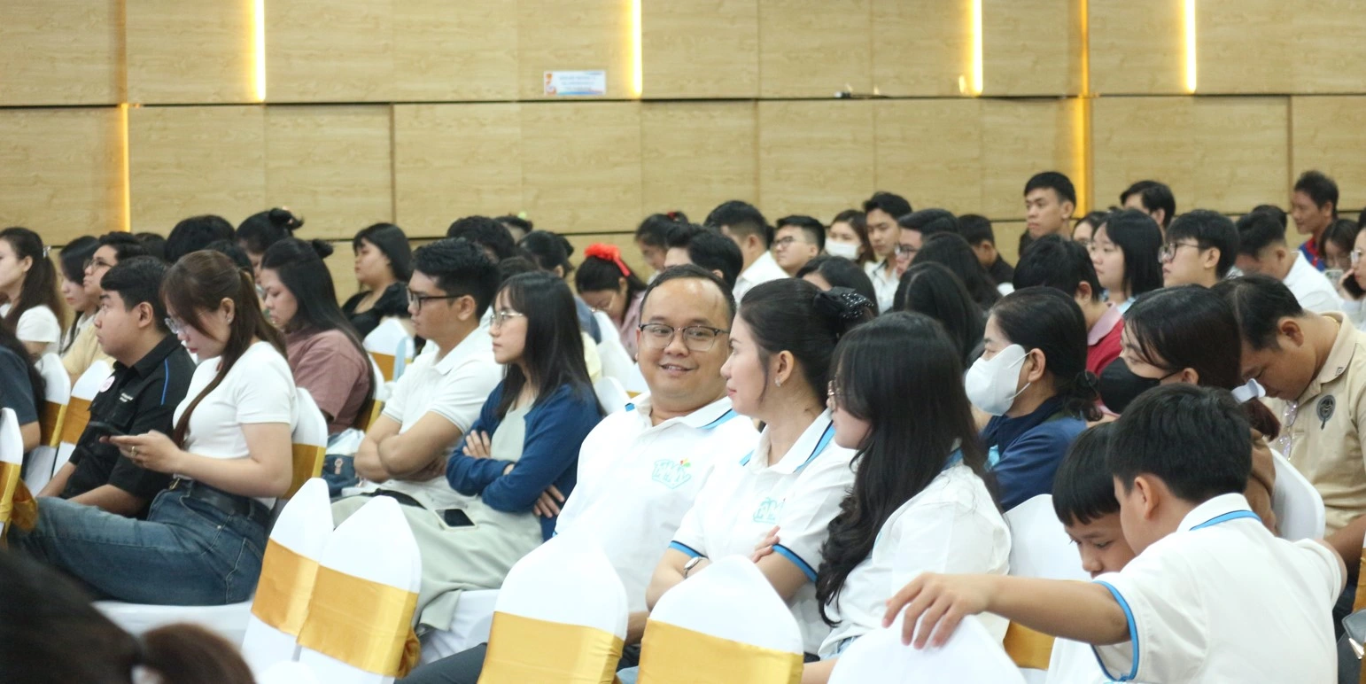 Thay vì hỏi AI: 'Làm sao để vợ hết giận?', hãy trực tiếp nói với cô ấy...