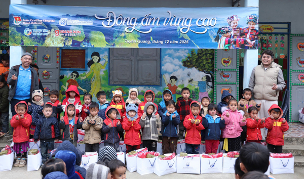 Nhiều hoạt động ý nghĩa trong chương trình “Đông Ấm Vùng Cao” tại tỉnh Tuyên Quang