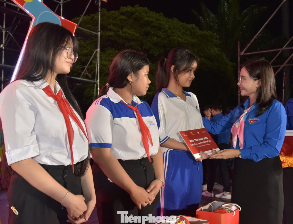 Hội đồng Đội Trung ương trao tặng gần 17 tỷ đồng hỗ trợ thiếu nhi khó khăn