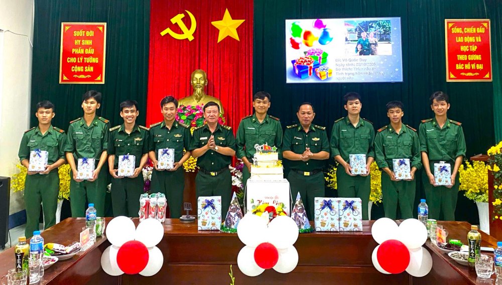 Nghĩa tình đồng đội nơi đảo tiền tiêu