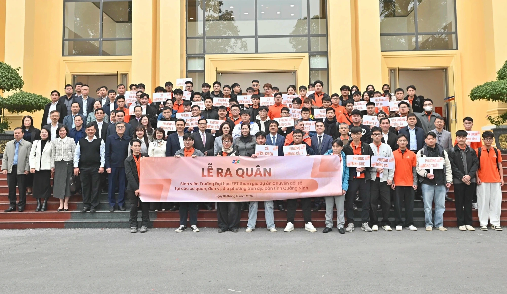 Sinh viên về xã, phường hỗ trợ nâng cao kỹ năng số