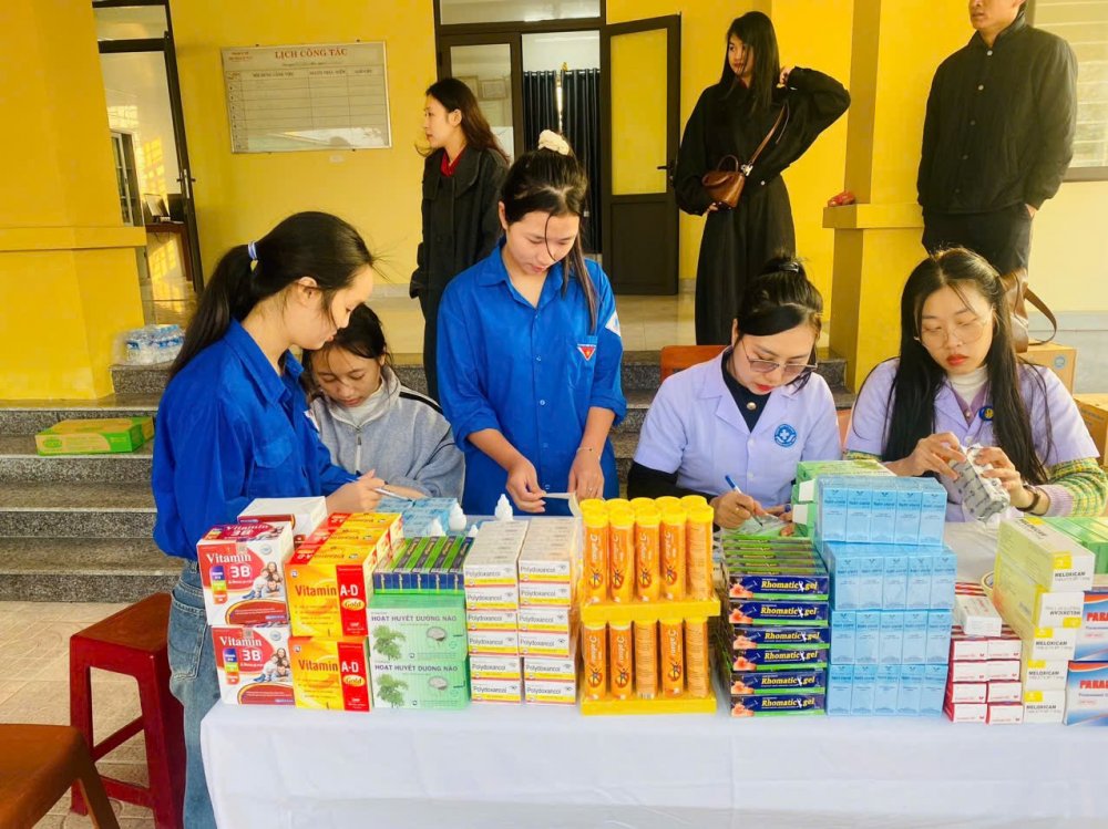 Thanh niên thực hiện nhiều hoạt động ý nghĩa Ngày Chủ nhật Xanh