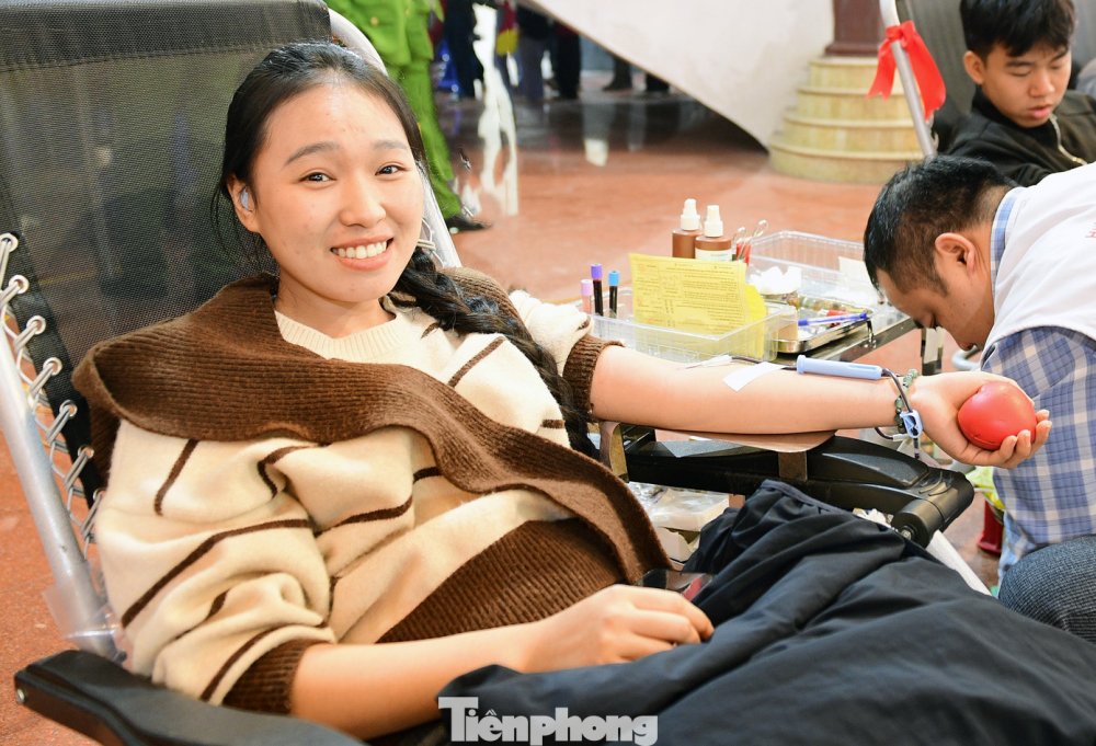 Nữ sinh muộn giờ thực tập để hiến máu, lần thứ 8 trao 'giọt hồng'