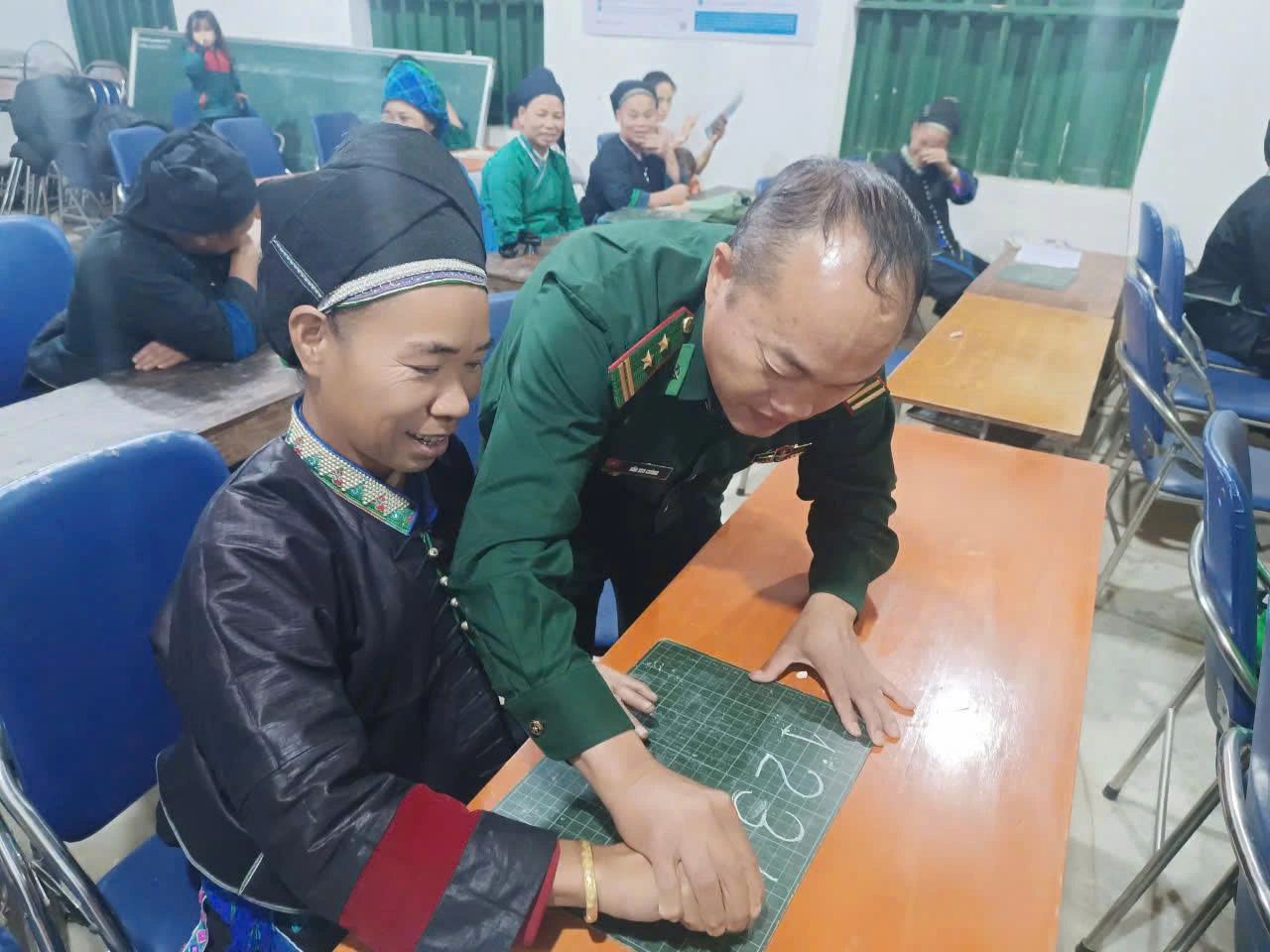 Chuyện 'gieo chữ' nơi phên giậu Tổ quốc