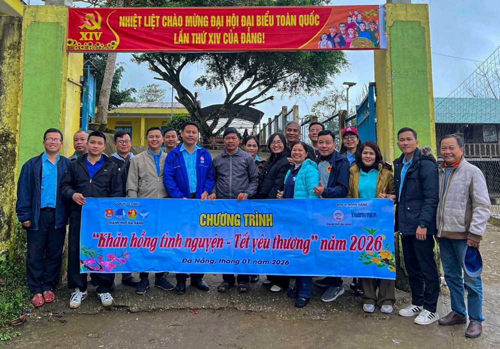 Mang Tết yêu thương đến thiếu nhi vùng núi Đà Nẵng